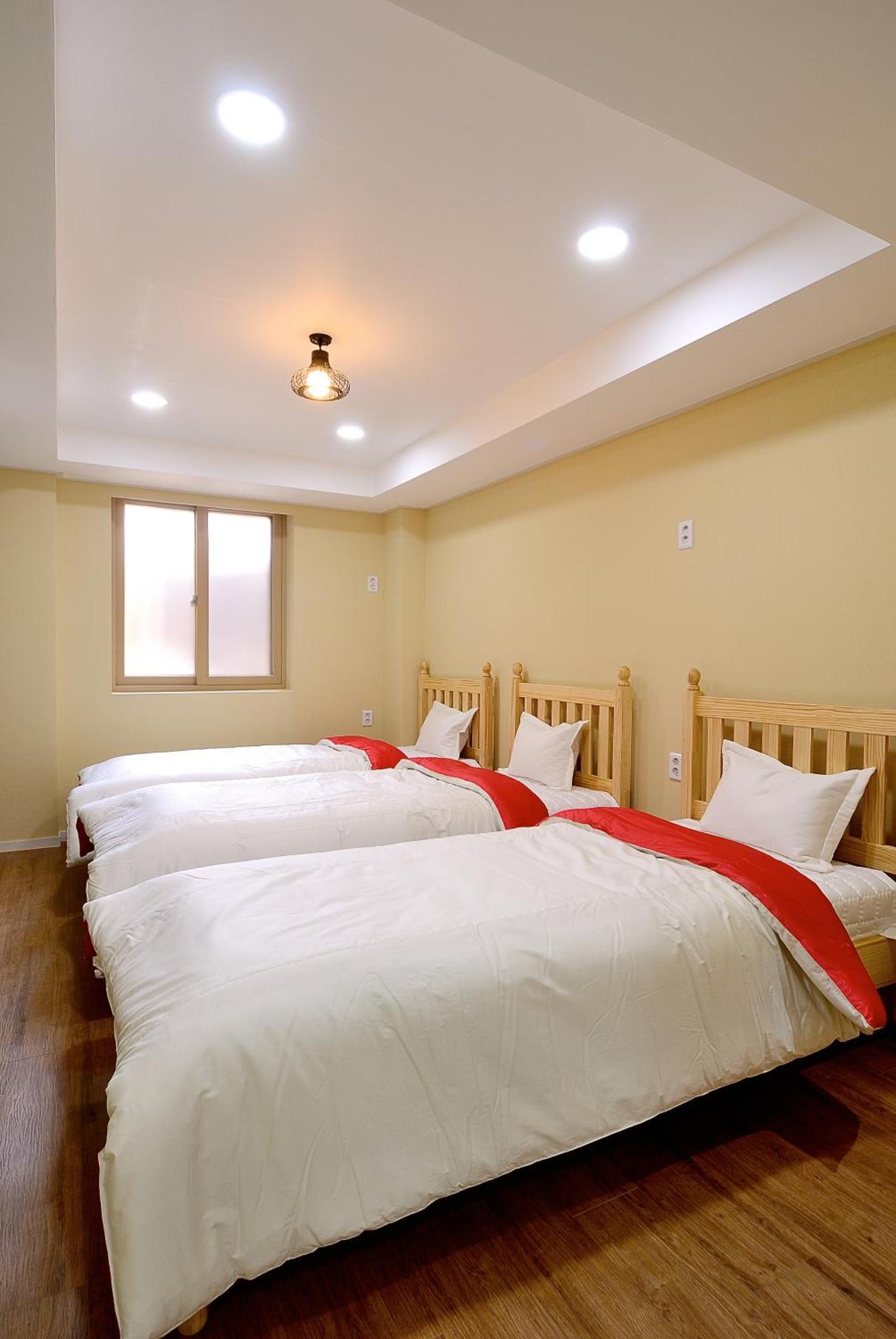 Red Guesthouse Seoul Exterior photo