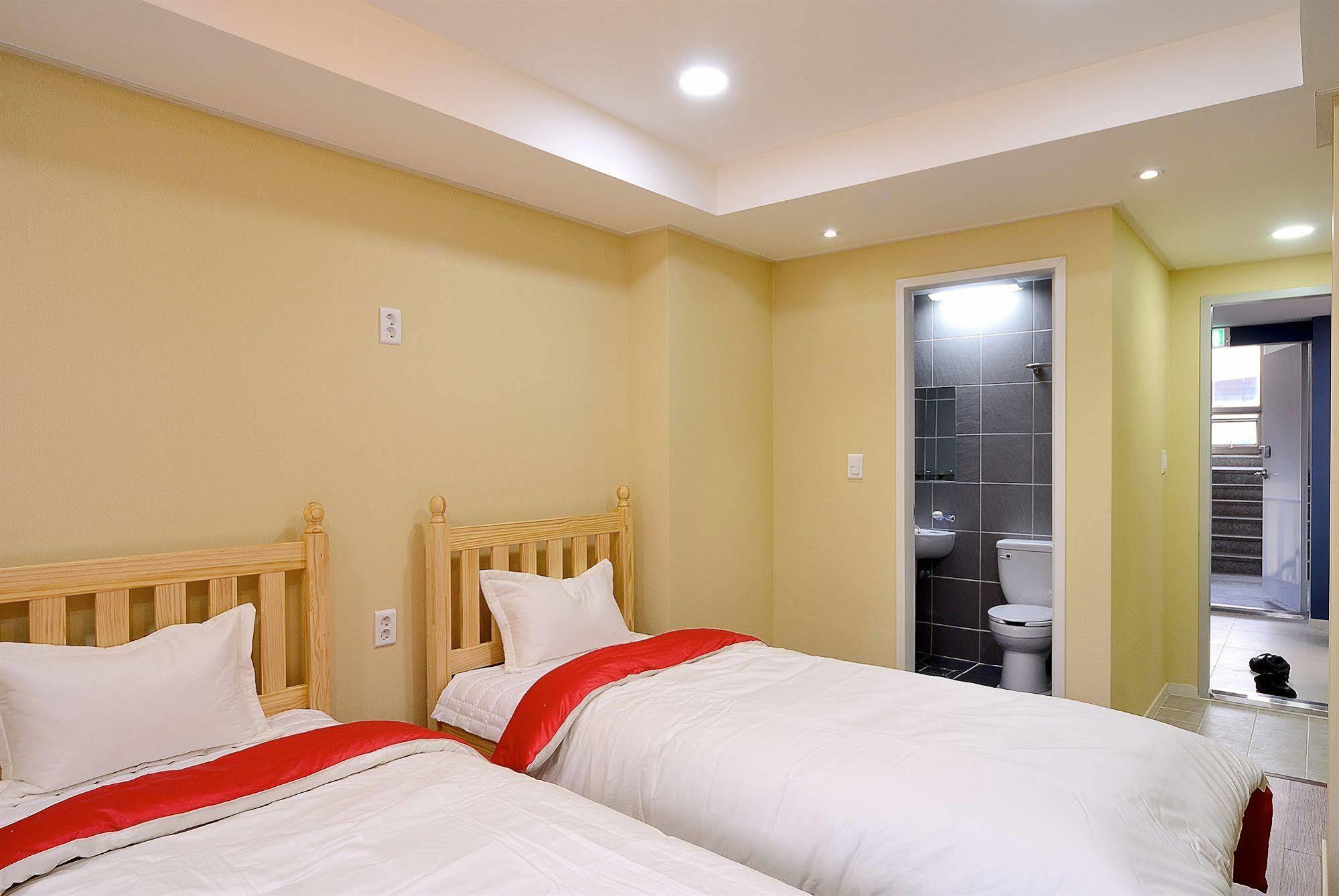 Red Guesthouse Seoul Exterior photo